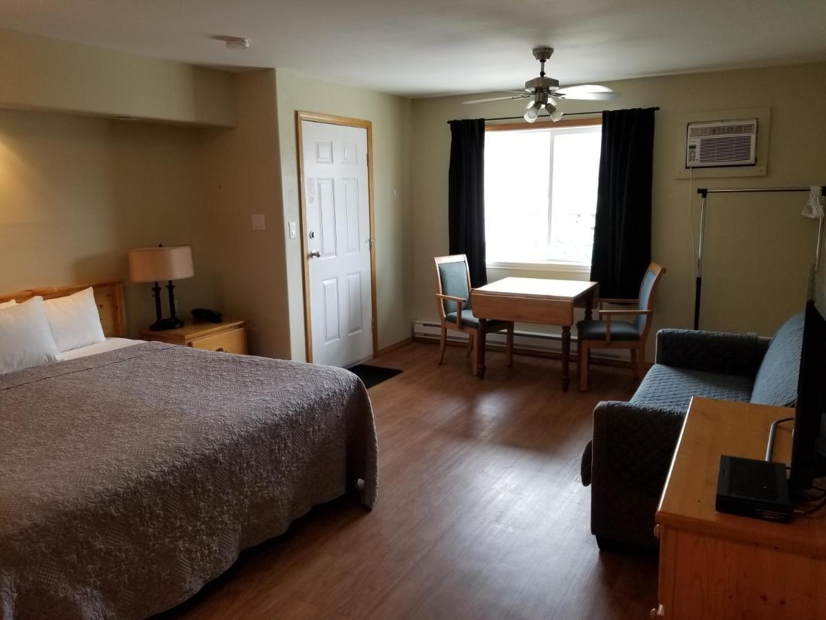 Lakeview & Motel 3*