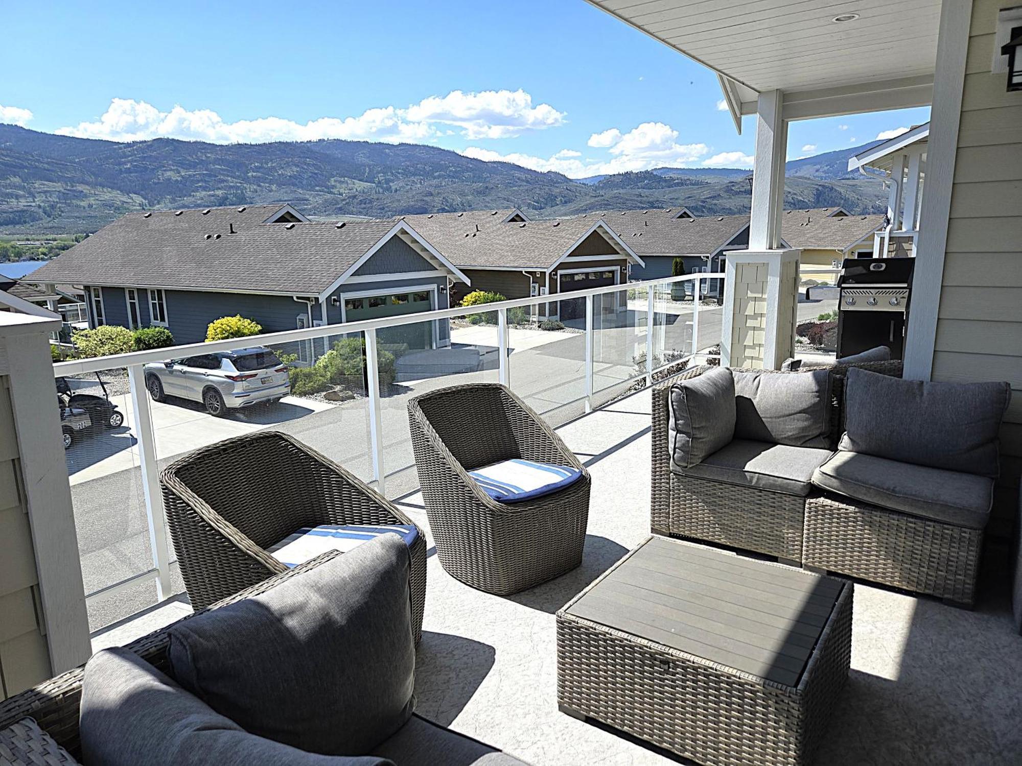 Toes In The #201 * Osoyoos