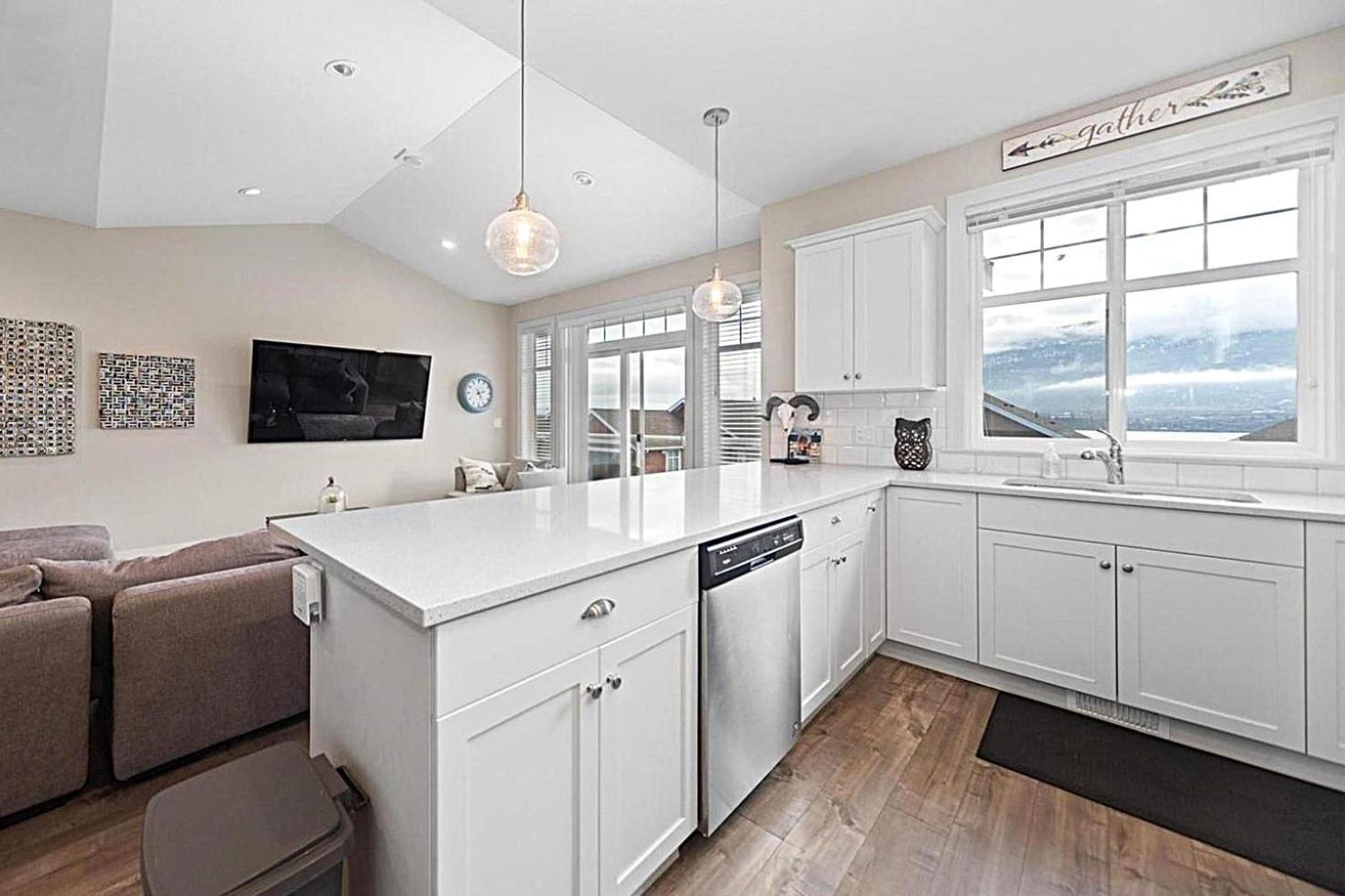 Toes In The #201 Holiday home Osoyoos